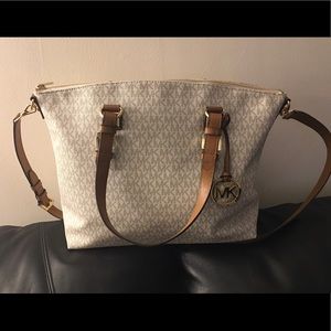 💲1️⃣6️⃣9️⃣ NWT !! Michael Michael Kors Satchel !!